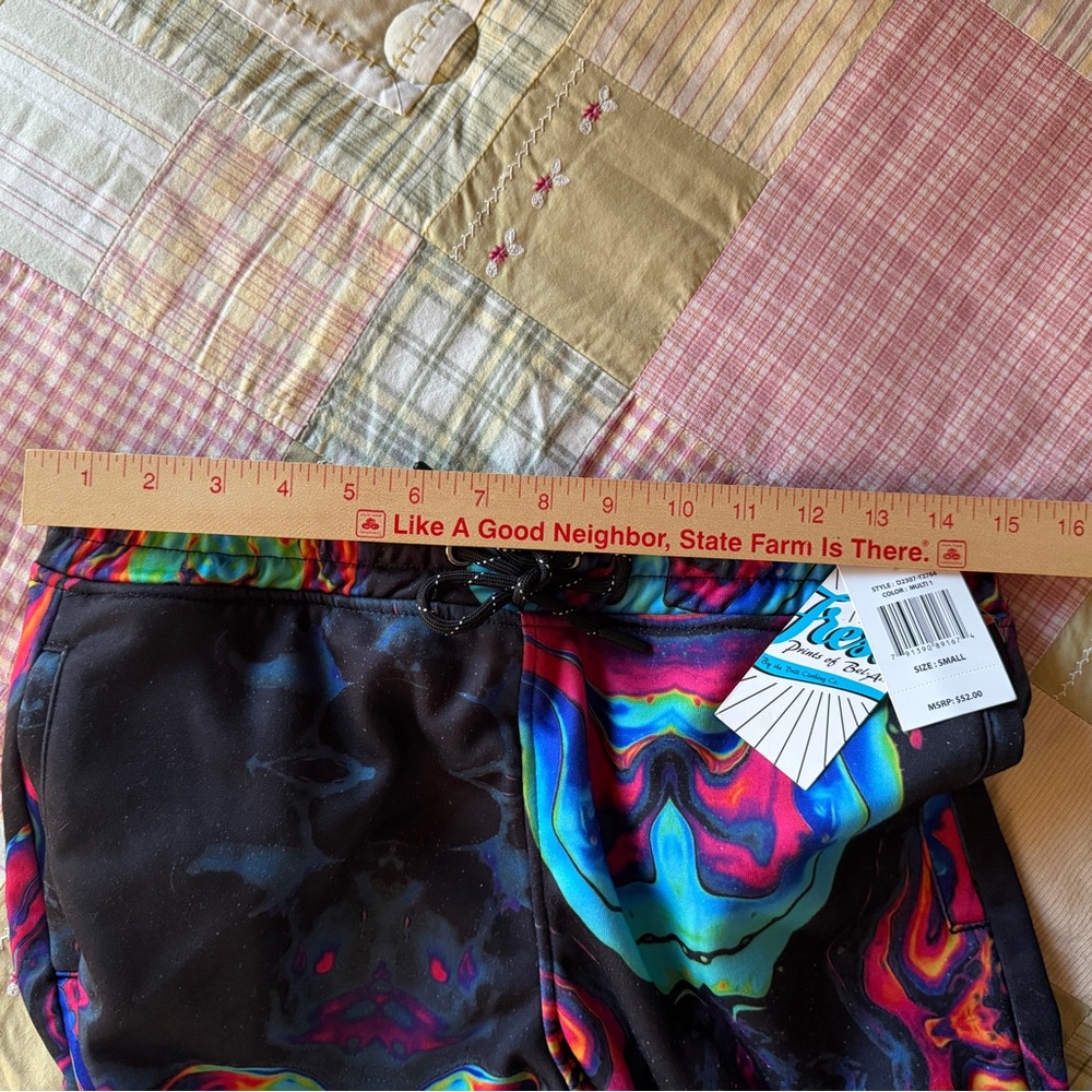 Vibrant Multicolor Shorts Men’s Size S NWT with side and back pockets 30” waist‎ - Picture 3 of 10